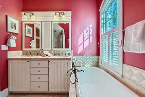 The French St Retreat 4 Bedroom Home by RedAwning