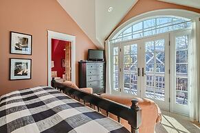 The French St Retreat 4 Bedroom Home by RedAwning