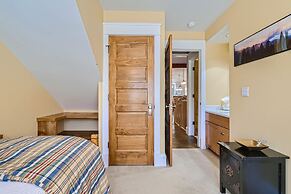 The French St Retreat 4 Bedroom Home by RedAwning