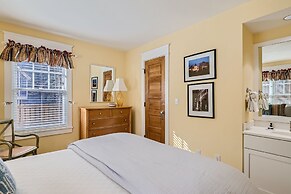 The French St Retreat 4 Bedroom Home by RedAwning