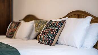 Stonehenge Courtyard