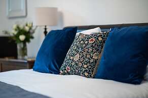 Stonehenge Courtyard