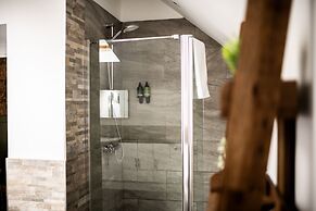 Stonehenge Courtyard