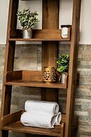 Stonehenge Courtyard