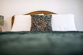 Stonehenge Courtyard