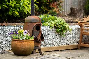 Stonehenge Courtyard