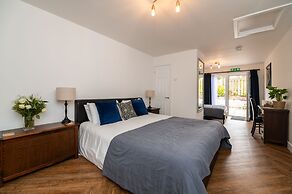 Stonehenge Courtyard