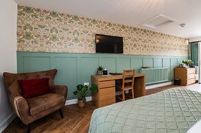 Stonehenge Courtyard