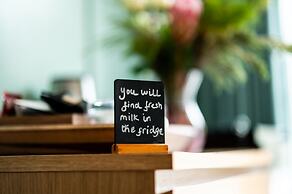 Stonehenge Courtyard