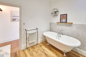 Host Stay Burnsyde Beach House