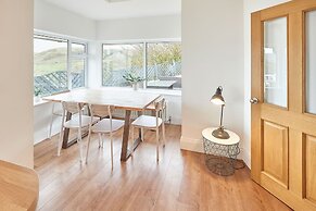 Host Stay Burnsyde Beach House