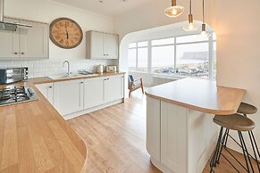 Host Stay Burnsyde Beach House