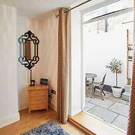 Host Stay Rock Pipit