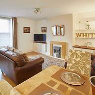 Host Stay Rock Pipit