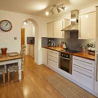 Host Stay Rock Pipit