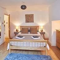 Host Stay Rock Pipit