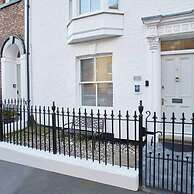 Host Stay Rock Pipit