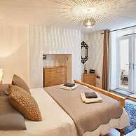 Host Stay Rock Pipit