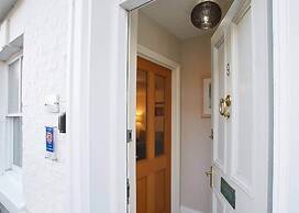 Host Stay Rock Pipit