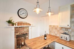 Host Stay Windsor Cottage