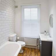 Host Stay Windsor Cottage