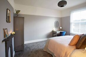 Host Stay Windsor Cottage