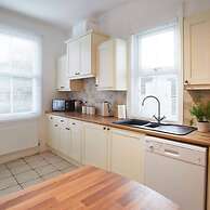 Host Stay Windsor Cottage