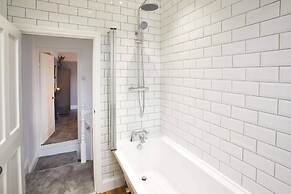 Host Stay Windsor Cottage