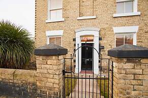 Host Stay Windsor Cottage