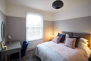 Host Stay Windsor Cottage