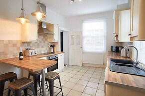 Host Stay Windsor Cottage