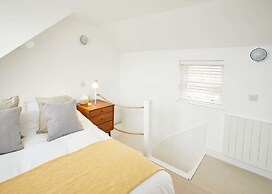 Host Stay Harbour Cottage