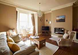 Host Stay Havelock Place Apartment