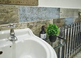 Host Stay Pearl Apartment