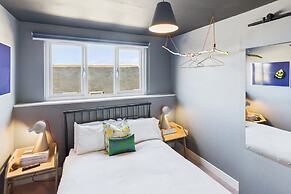 Host Stay The Artists Pad