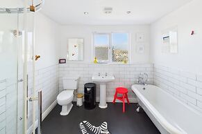 Host Stay The Artists Pad