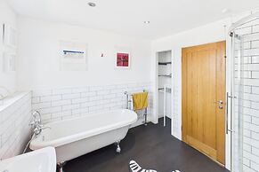 Host Stay The Artists Pad