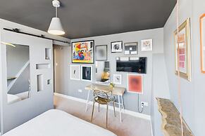 Host Stay The Artists Pad