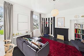 Host Stay The Artists Pad