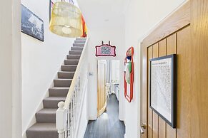 Host Stay The Artists Pad