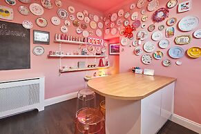 Host Stay The Artists Pad