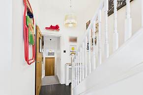 Host Stay The Artists Pad