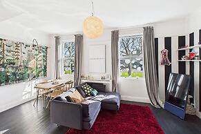 Host Stay The Artists Pad