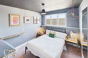Host Stay The Artists Pad