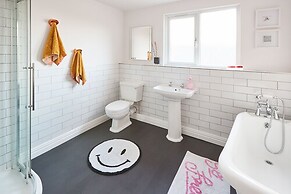 Host Stay The Artists Pad