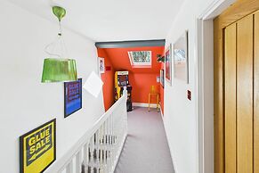 Host Stay The Artists Pad