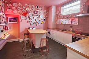 Host Stay The Artists Pad