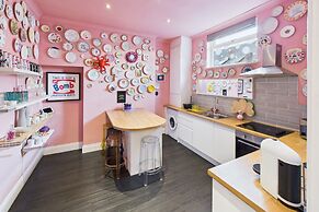 Host Stay The Artists Pad