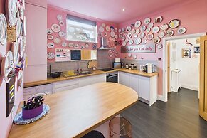Host Stay The Artists Pad