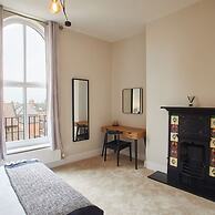 Host Stay Artsbank Apartment